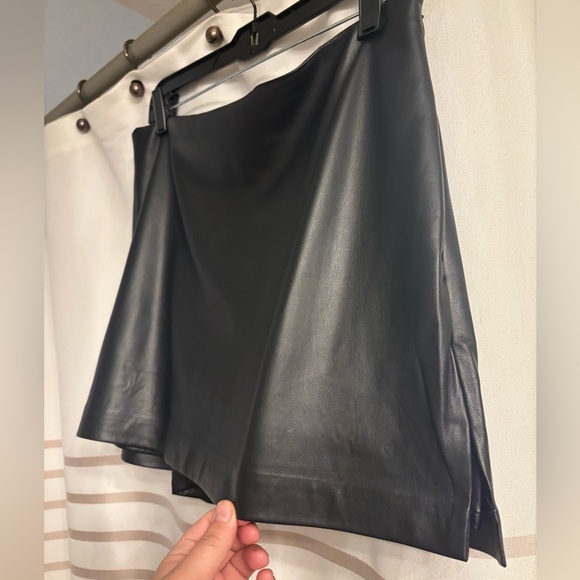 Express Black Faux Leather Mini Skirt/Skort - Picture 4 of 7